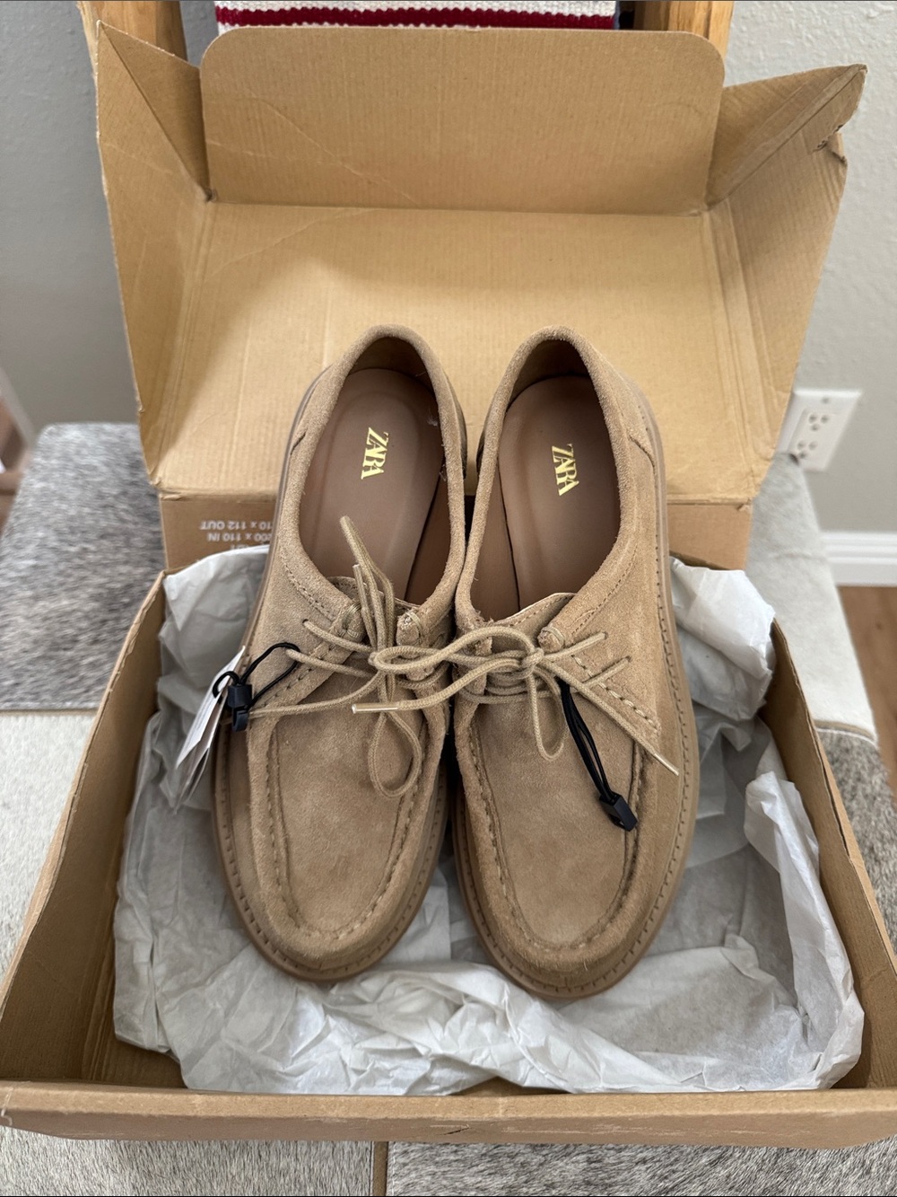 Zara Women’s Suede Chukka Boots in Light Brown